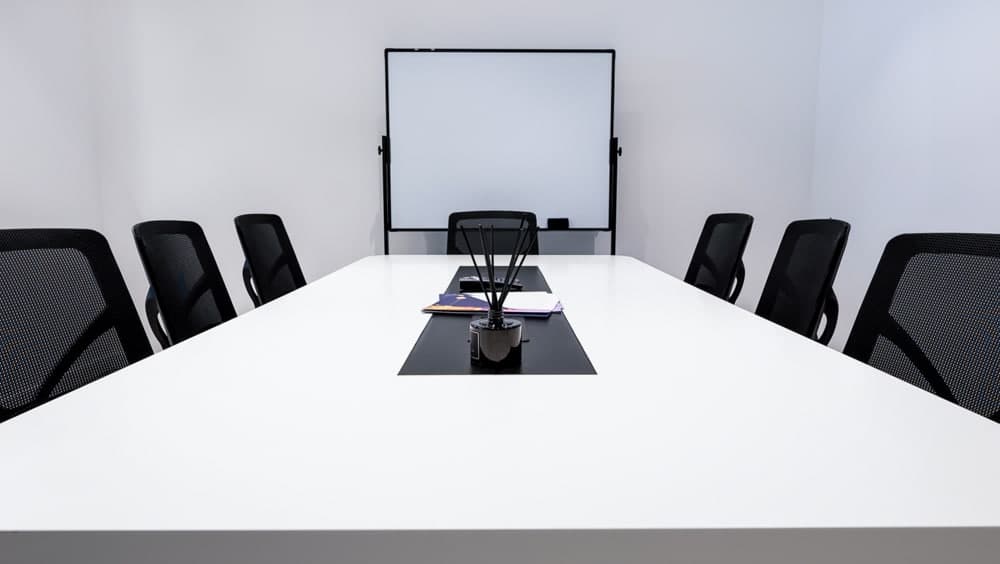 MAKTABI meeting room and breakout space